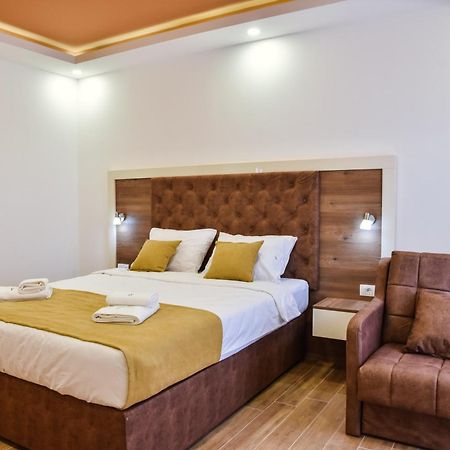 Heaven Lux Ulcinj Hotel Buitenkant foto