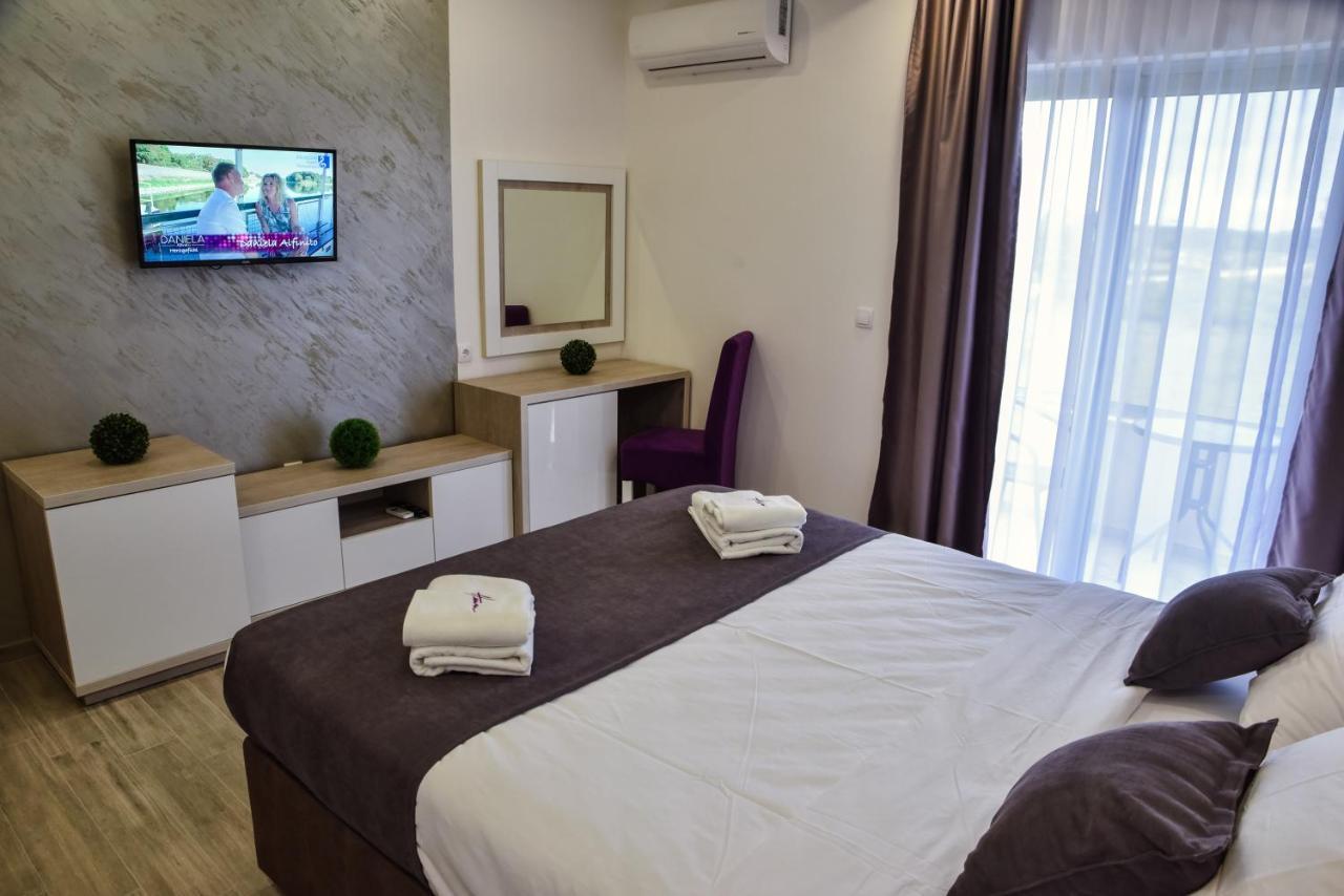 Heaven Lux Ulcinj Hotel Buitenkant foto