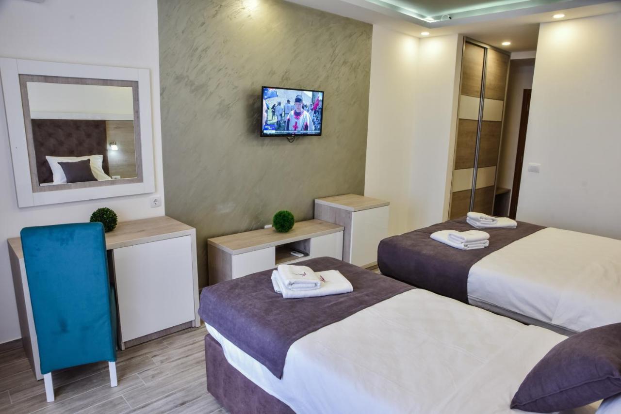 Heaven Lux Ulcinj Hotel Buitenkant foto