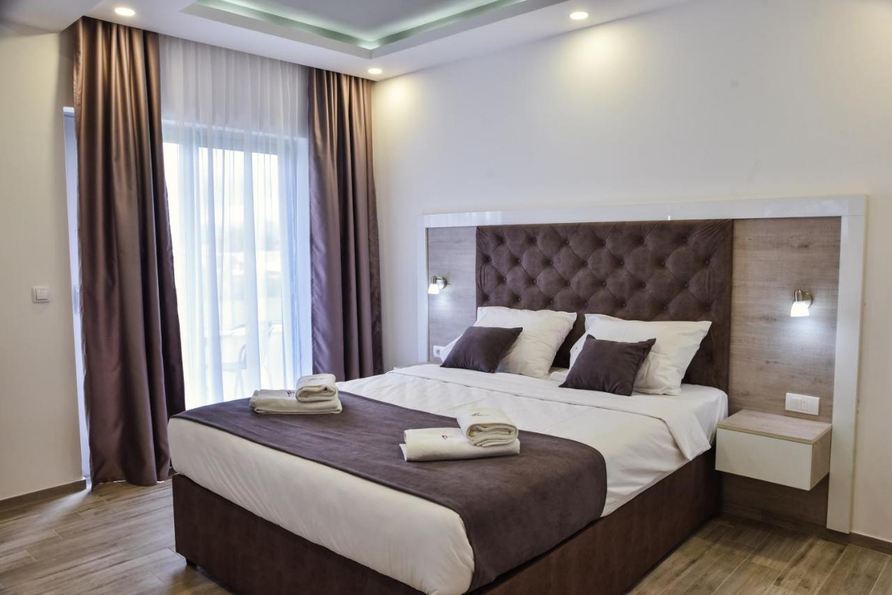 Heaven Lux Ulcinj Hotel Buitenkant foto