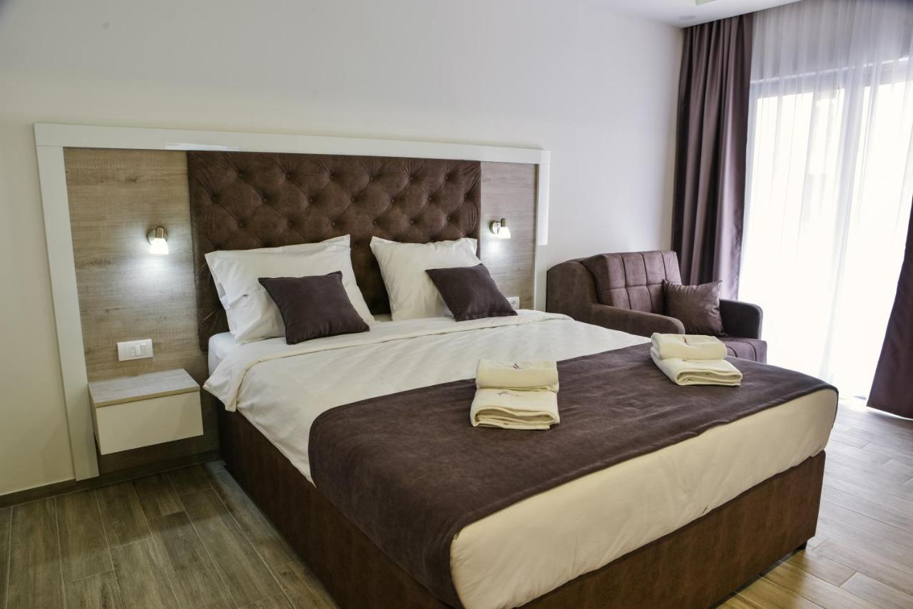 Heaven Lux Ulcinj Hotel Buitenkant foto