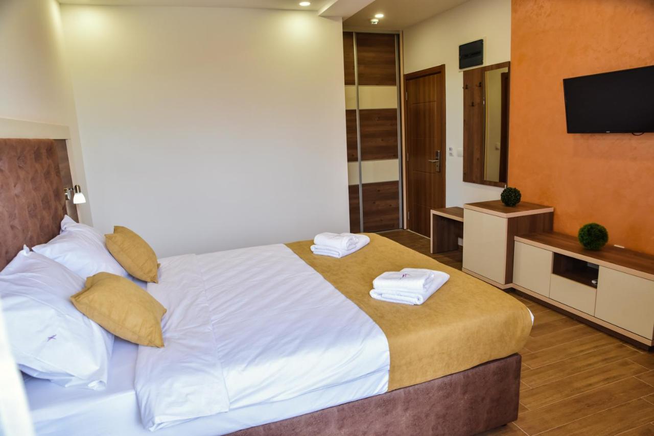 Heaven Lux Ulcinj Hotel Buitenkant foto