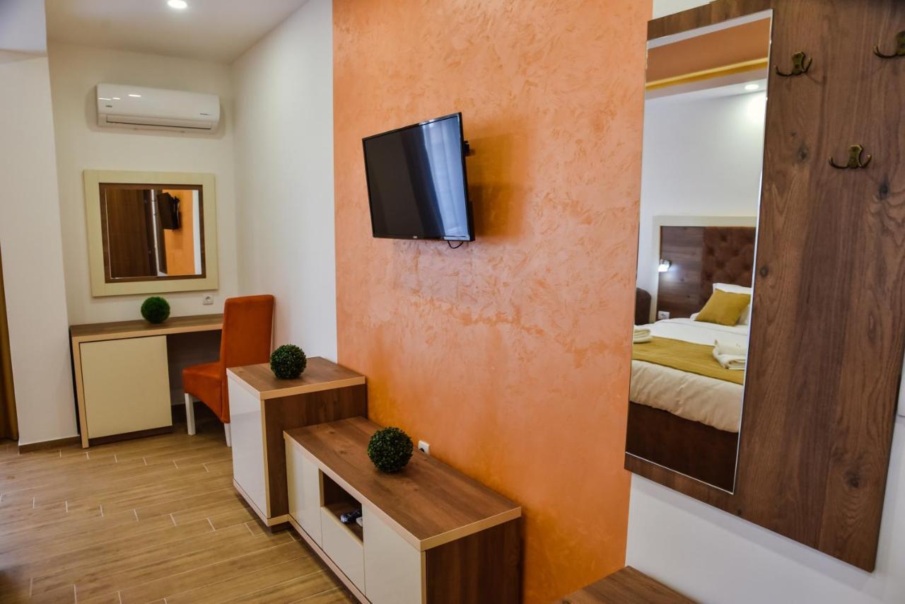Heaven Lux Ulcinj Hotel Buitenkant foto
