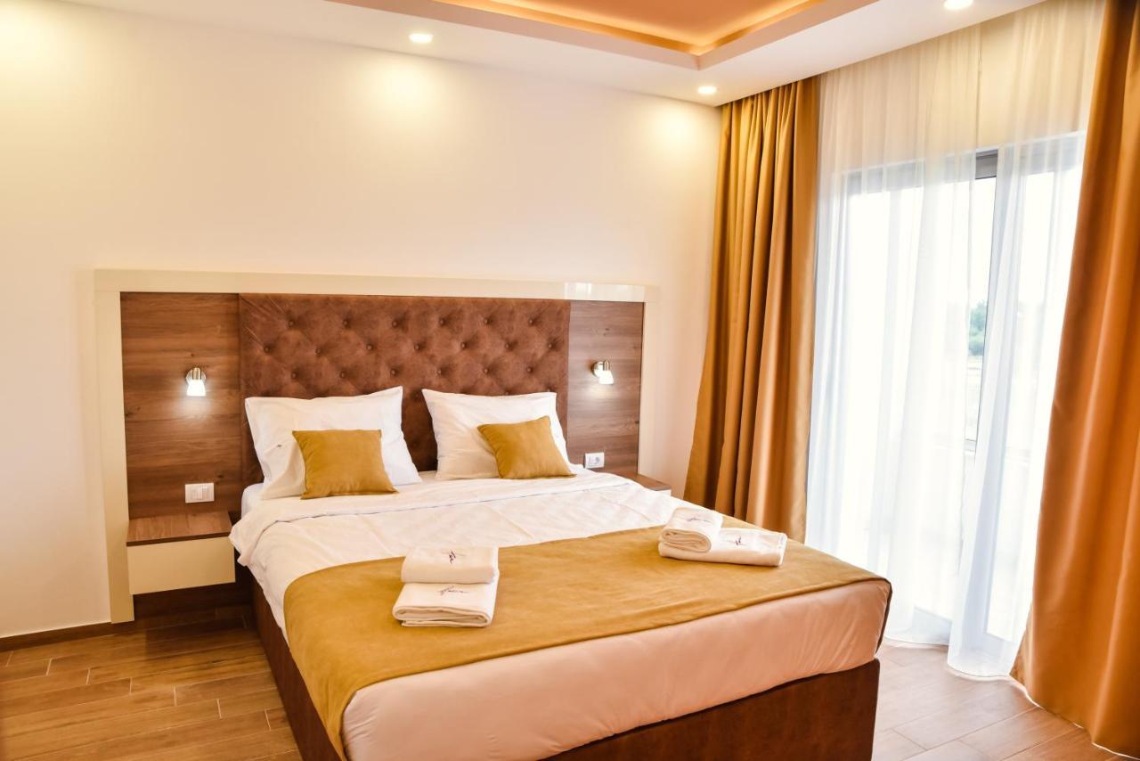 Heaven Lux Ulcinj Hotel Buitenkant foto