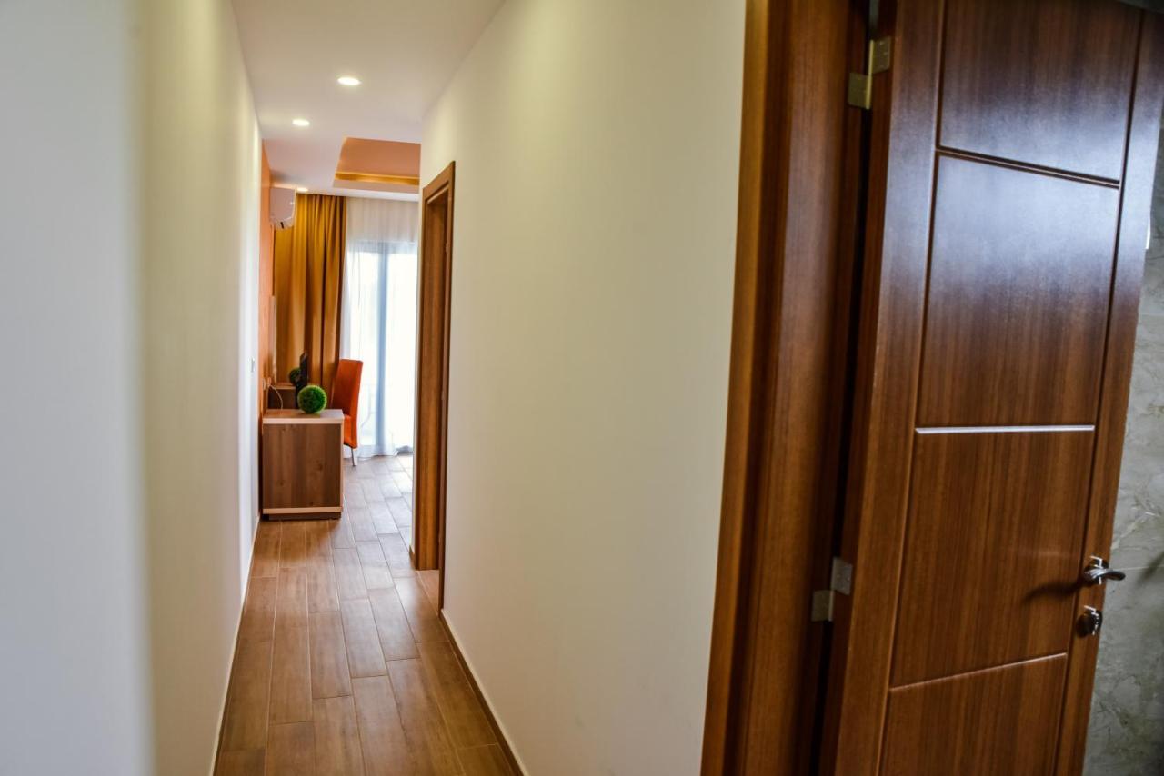 Heaven Lux Ulcinj Hotel Buitenkant foto