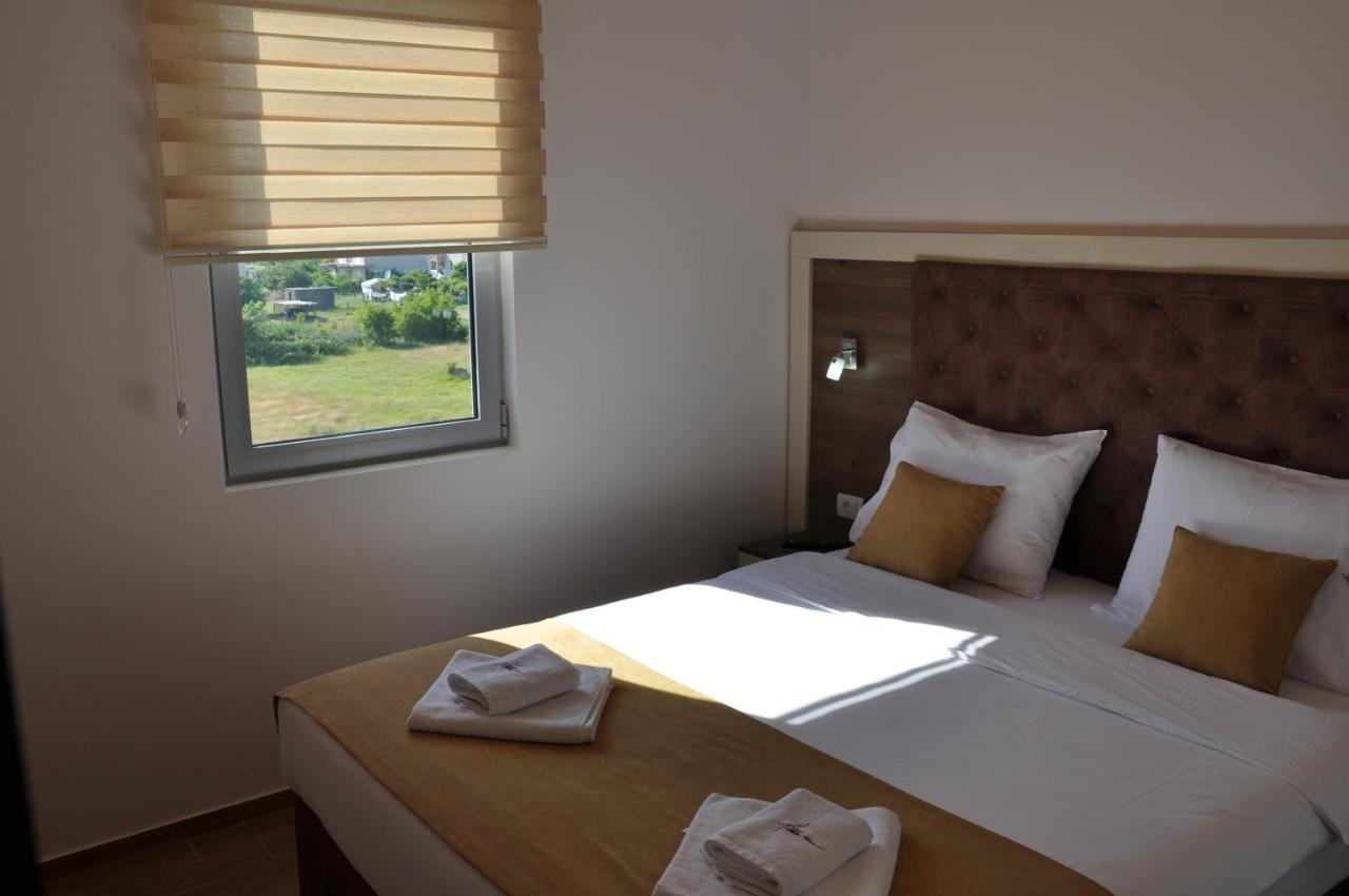 Heaven Lux Ulcinj Hotel Buitenkant foto