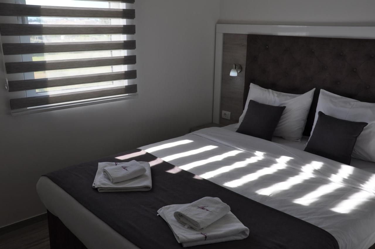 Heaven Lux Ulcinj Hotel Buitenkant foto