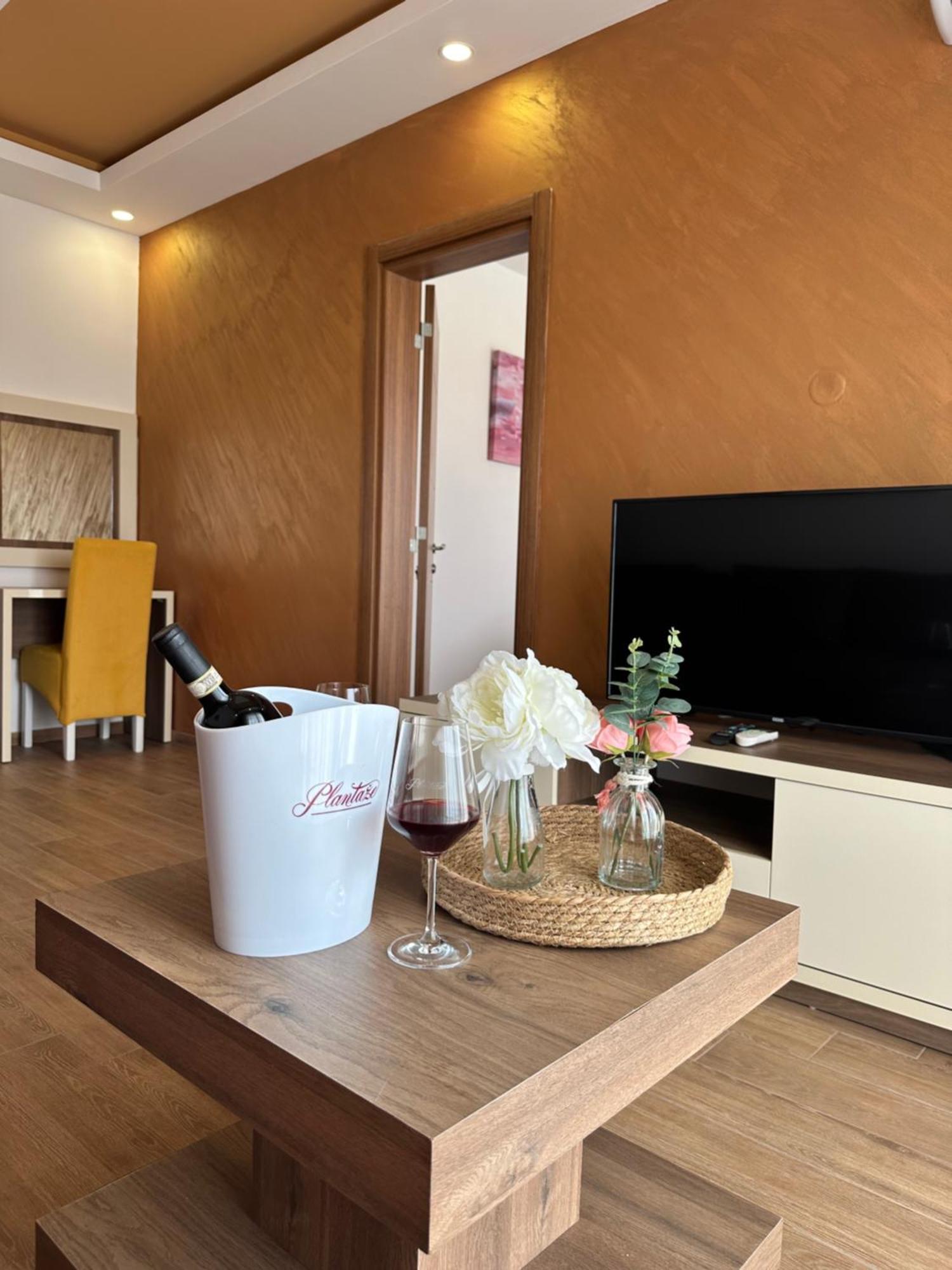 Heaven Lux Ulcinj Hotel Buitenkant foto