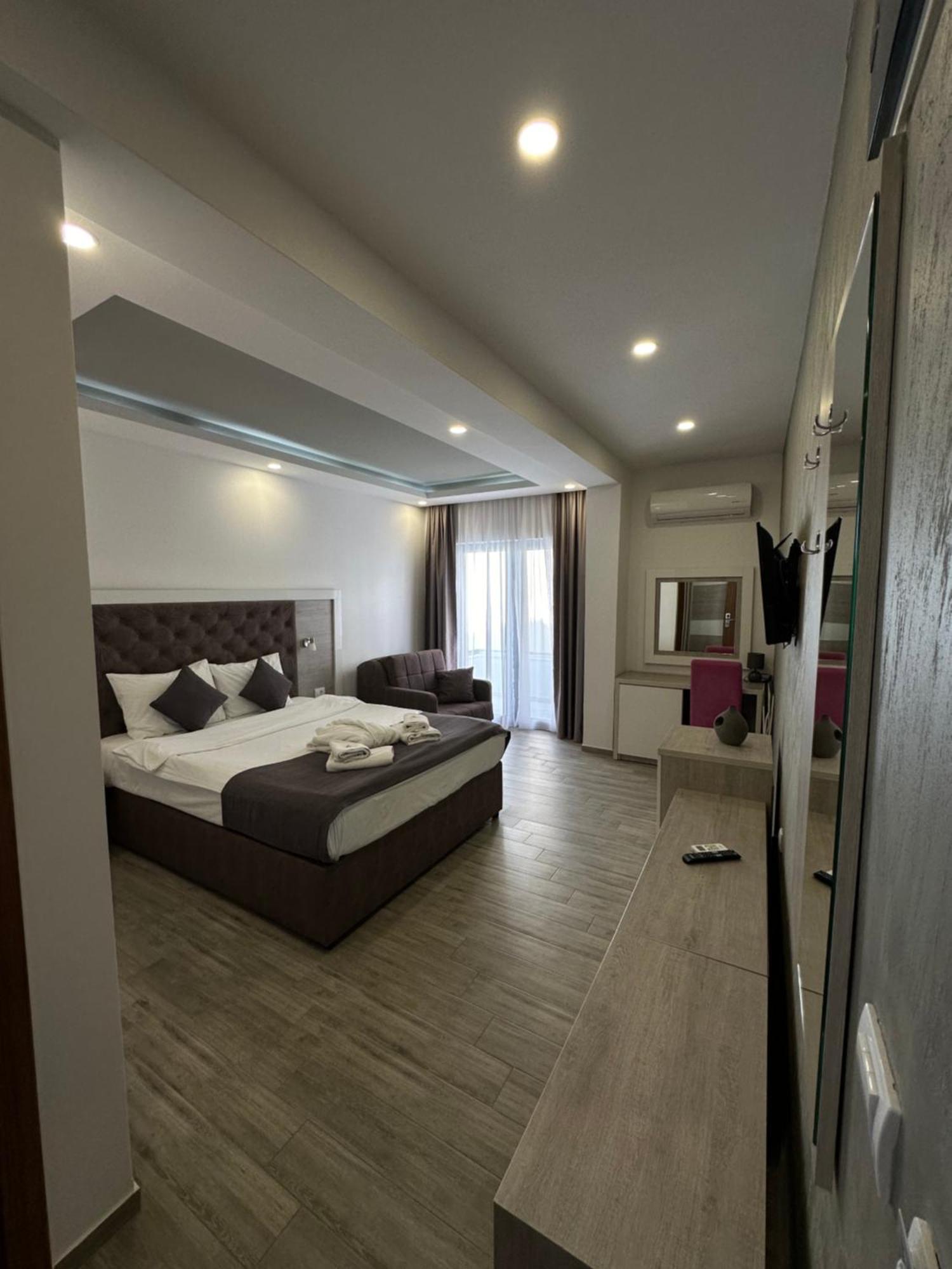 Heaven Lux Ulcinj Hotel Buitenkant foto