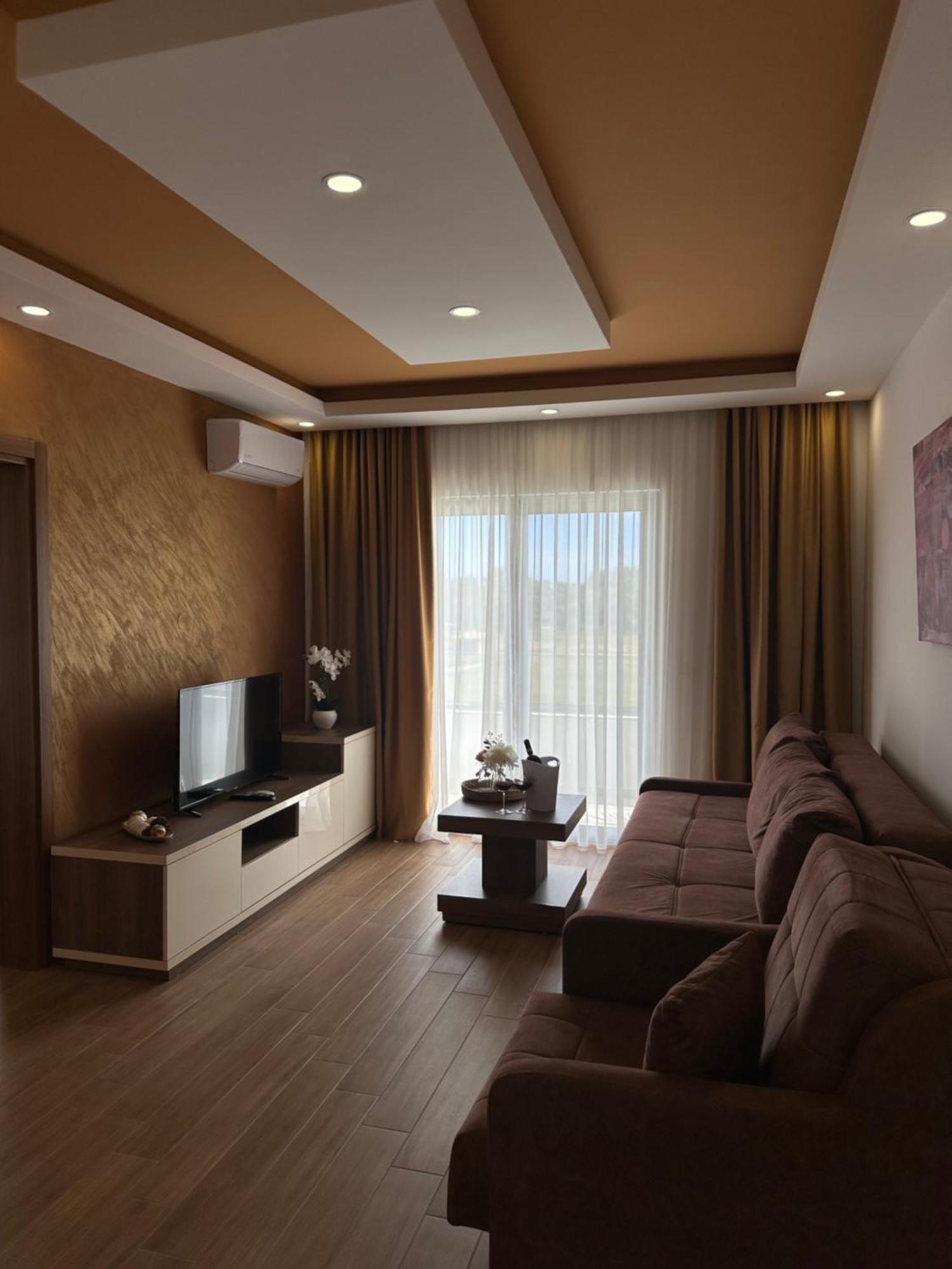 Heaven Lux Ulcinj Hotel Buitenkant foto