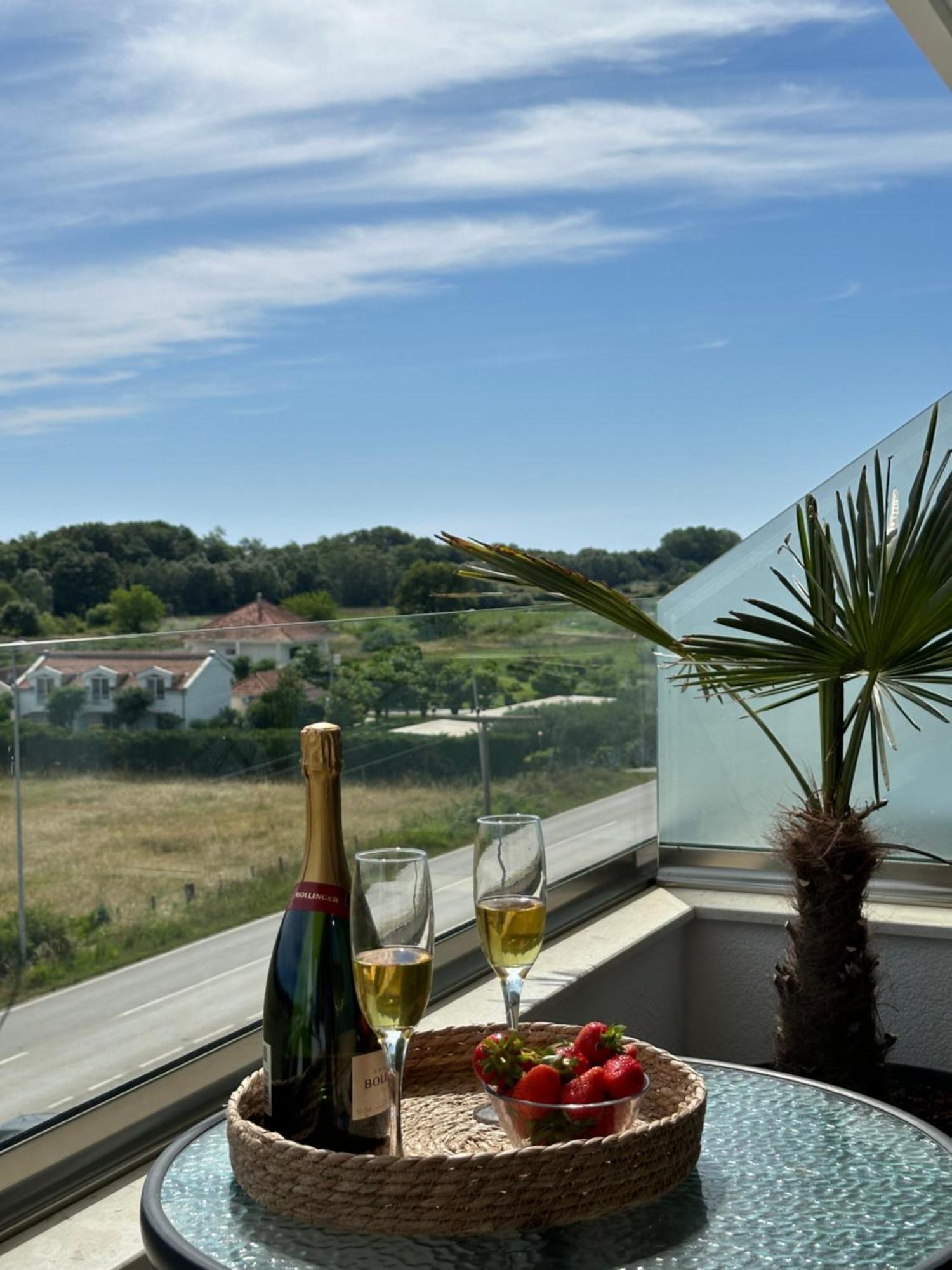 Heaven Lux Ulcinj Hotel Buitenkant foto